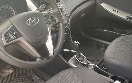 Hyundai Solaris II рестайлинг, 2015 год, 950 000 рублей, 5 фотография