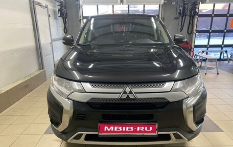 Mitsubishi Outlander III рестайлинг 3, 2018 год, 1 700 000 рублей, 1 фотография