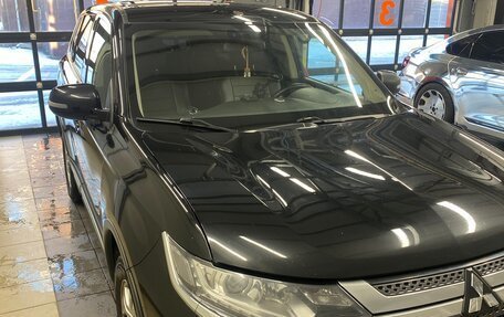 Mitsubishi Outlander III рестайлинг 3, 2018 год, 1 700 000 рублей, 4 фотография