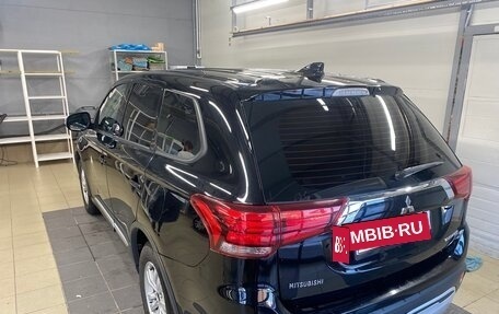 Mitsubishi Outlander III рестайлинг 3, 2018 год, 1 700 000 рублей, 3 фотография