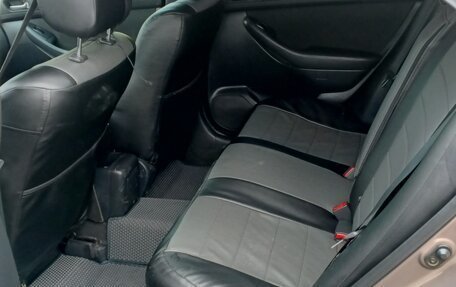 Toyota Avensis III рестайлинг, 2005 год, 640 000 рублей, 9 фотография