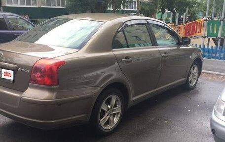 Toyota Avensis III рестайлинг, 2005 год, 640 000 рублей, 2 фотография