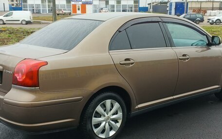 Toyota Avensis III рестайлинг, 2005 год, 640 000 рублей, 24 фотография