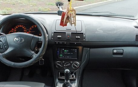 Toyota Avensis III рестайлинг, 2005 год, 640 000 рублей, 29 фотография