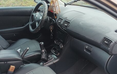 Toyota Avensis III рестайлинг, 2005 год, 640 000 рублей, 27 фотография