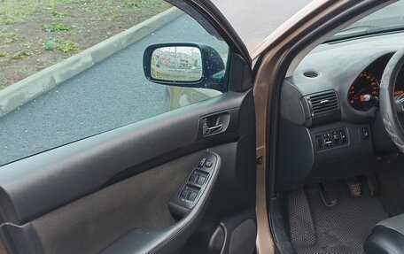 Toyota Avensis III рестайлинг, 2005 год, 640 000 рублей, 31 фотография