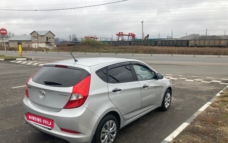 Hyundai Solaris II рестайлинг, 2015 год, 730 000 рублей, 3 фотография