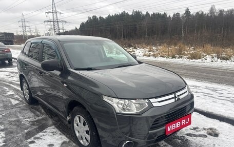 Mitsubishi Outlander III рестайлинг 3, 2014 год, 1 550 000 рублей, 1 фотография