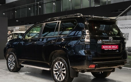 Toyota Land Cruiser Prado 150 рестайлинг 2, 2021 год, 7 000 000 рублей, 6 фотография