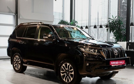Toyota Land Cruiser Prado 150 рестайлинг 2, 2021 год, 7 000 000 рублей, 3 фотография