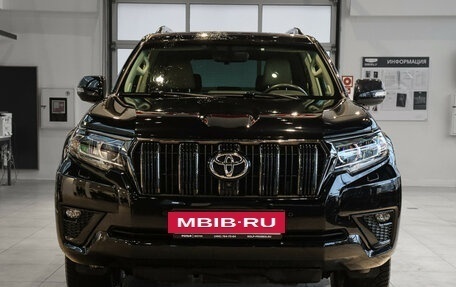 Toyota Land Cruiser Prado 150 рестайлинг 2, 2021 год, 7 000 000 рублей, 2 фотография