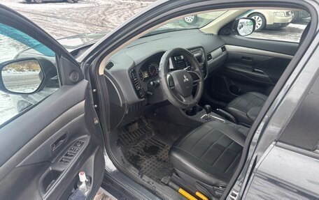 Mitsubishi Outlander III рестайлинг 3, 2014 год, 1 550 000 рублей, 9 фотография