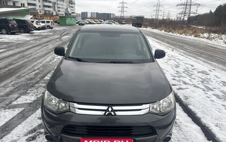 Mitsubishi Outlander III рестайлинг 3, 2014 год, 1 550 000 рублей, 3 фотография