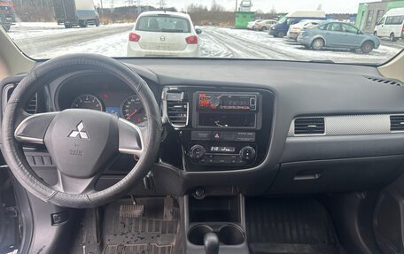Mitsubishi Outlander III рестайлинг 3, 2014 год, 1 550 000 рублей, 11 фотография