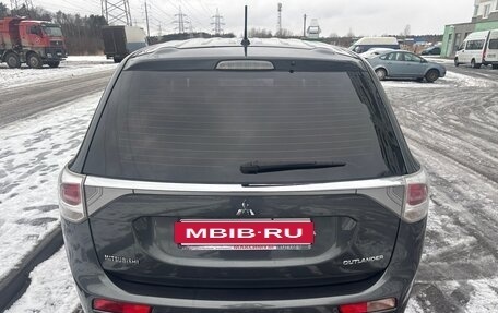 Mitsubishi Outlander III рестайлинг 3, 2014 год, 1 550 000 рублей, 6 фотография
