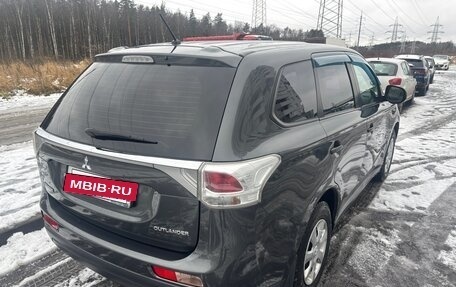 Mitsubishi Outlander III рестайлинг 3, 2014 год, 1 550 000 рублей, 4 фотография