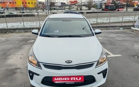 KIA Rio IV, 2019 год, 910 000 рублей, 2 фотография