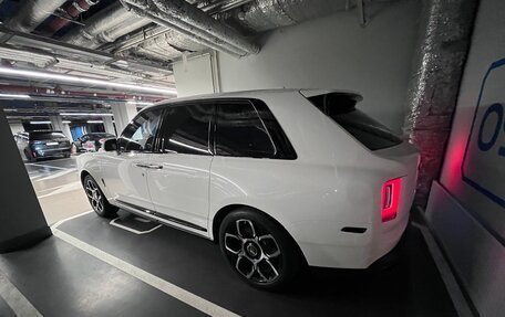 Rolls-Royce Cullinan, 2020 год, 36 000 000 рублей, 2 фотография