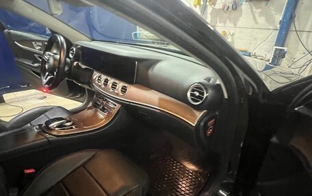 Mercedes-Benz E-Класс, 2018 год, 3 800 000 рублей, 19 фотография