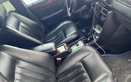 Mercedes-Benz E-Класс, 1993 год, 350 000 рублей, 4 фотография