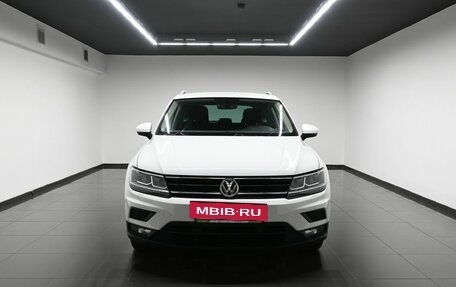 Volkswagen Tiguan II, 2018 год, 2 495 000 рублей, 3 фотография
