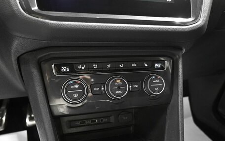 Volkswagen Tiguan II, 2018 год, 2 495 000 рублей, 17 фотография