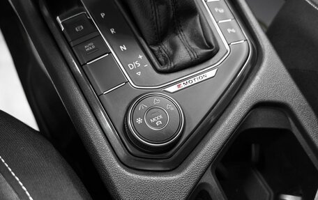 Volkswagen Tiguan II, 2018 год, 2 495 000 рублей, 21 фотография