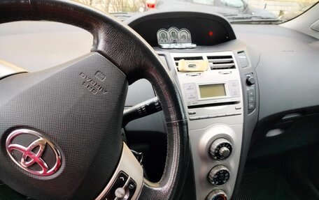 Toyota Yaris III рестайлинг, 2007 год, 450 000 рублей, 6 фотография