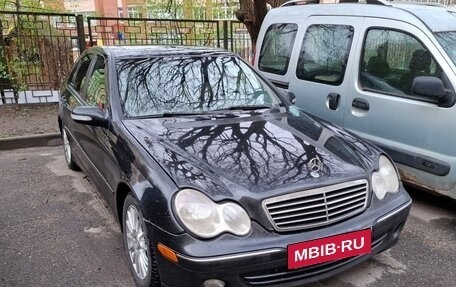 Mercedes-Benz C-Класс, 2004 год, 520 000 рублей, 1 фотография