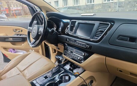 KIA Carnival III, 2018 год, 2 500 000 рублей, 13 фотография