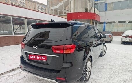 KIA Carnival III, 2018 год, 2 500 000 рублей, 24 фотография
