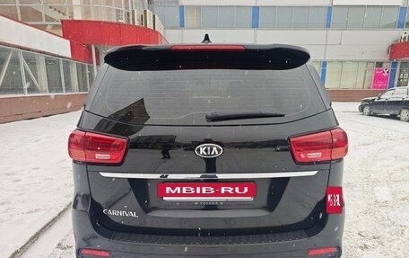 KIA Carnival III, 2018 год, 2 500 000 рублей, 25 фотография
