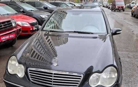 Mercedes-Benz C-Класс, 2004 год, 520 000 рублей, 3 фотография