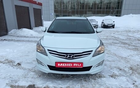 Hyundai Solaris II рестайлинг, 2015 год, 870 000 рублей, 1 фотография