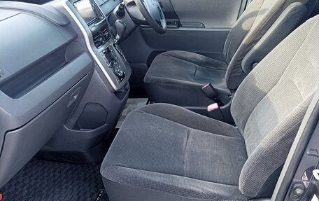 Toyota Voxy II, 2010 год, 1 250 000 рублей, 4 фотография