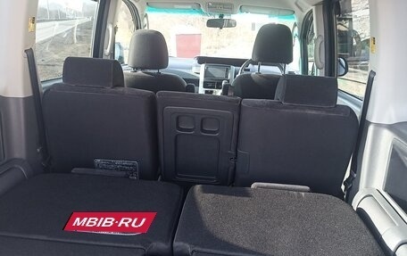 Toyota Voxy II, 2010 год, 1 250 000 рублей, 10 фотография