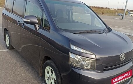 Toyota Voxy II, 2010 год, 1 250 000 рублей, 8 фотография