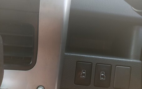 Toyota Voxy II, 2010 год, 1 250 000 рублей, 15 фотография