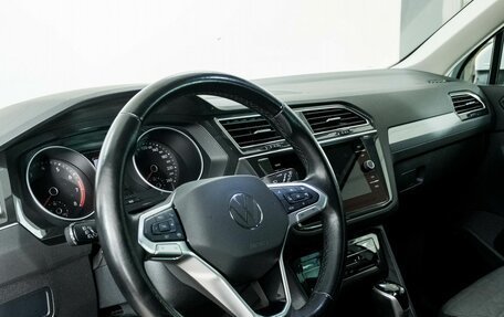 Volkswagen Tiguan II, 2021 год, 3 050 000 рублей, 5 фотография