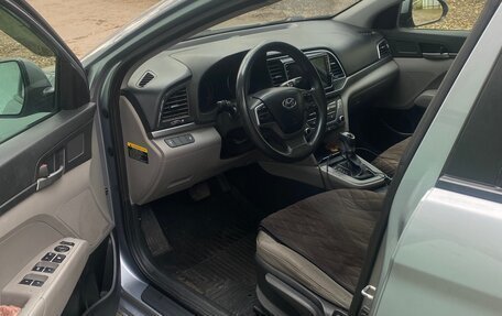 Hyundai Elantra VI рестайлинг, 2017 год, 1 000 000 рублей, 3 фотография