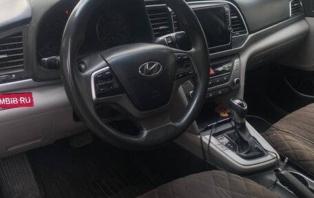 Hyundai Elantra VI рестайлинг, 2017 год, 1 000 000 рублей, 4 фотография