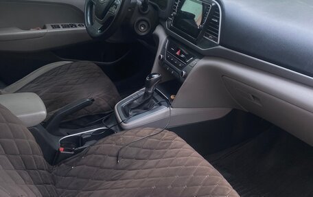 Hyundai Elantra VI рестайлинг, 2017 год, 1 000 000 рублей, 8 фотография