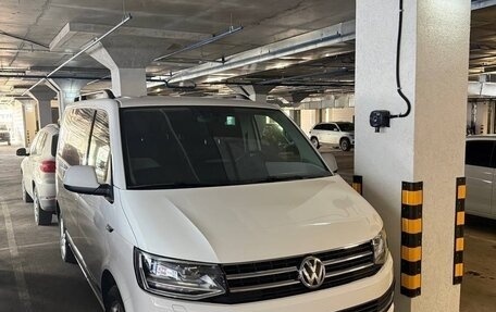 Volkswagen Multivan T6 рестайлинг, 2019 год, 4 100 000 рублей, 2 фотография