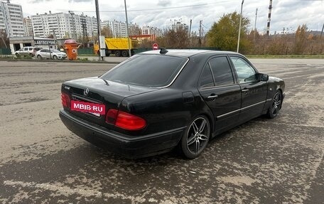 Mercedes-Benz E-Класс, 1998 год, 450 000 рублей, 2 фотография