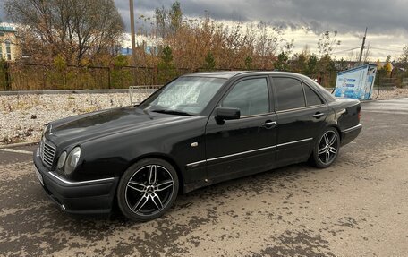 Mercedes-Benz E-Класс, 1998 год, 450 000 рублей, 4 фотография