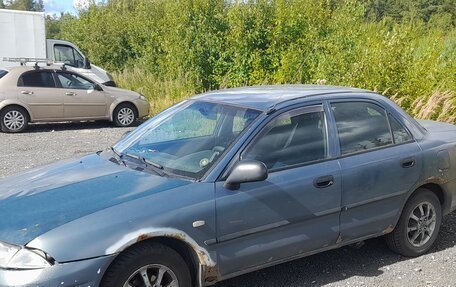 Mitsubishi Carisma I, 1998 год, 200 000 рублей, 3 фотография