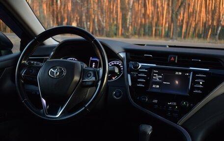 Toyota Camry, 2018 год, 2 670 000 рублей, 10 фотография