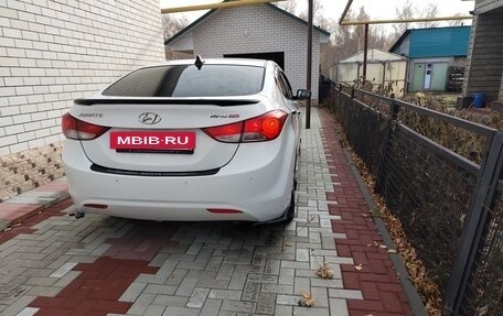 Hyundai Avante, 2012 год, 900 000 рублей, 2 фотография