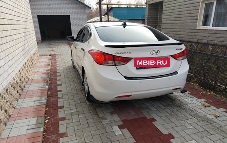 Hyundai Avante, 2012 год, 900 000 рублей, 3 фотография