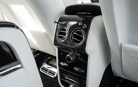 Rolls-Royce Cullinan, 2020 год, 36 000 000 рублей, 5 фотография